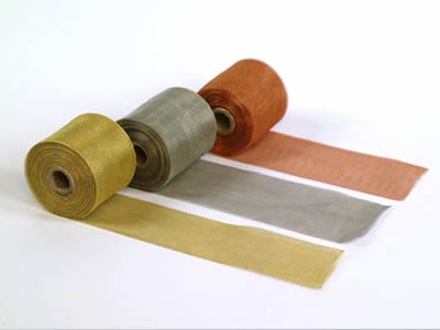 Un rollo de ss, un rollo de cobre y un rollo de cinta de malla de alambre de punto de latón.