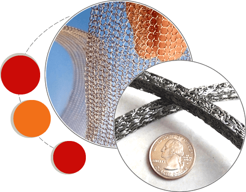 兩張關於不銹鋼扁平針織網布卷和兩個壓縮針織網布環的圖片。